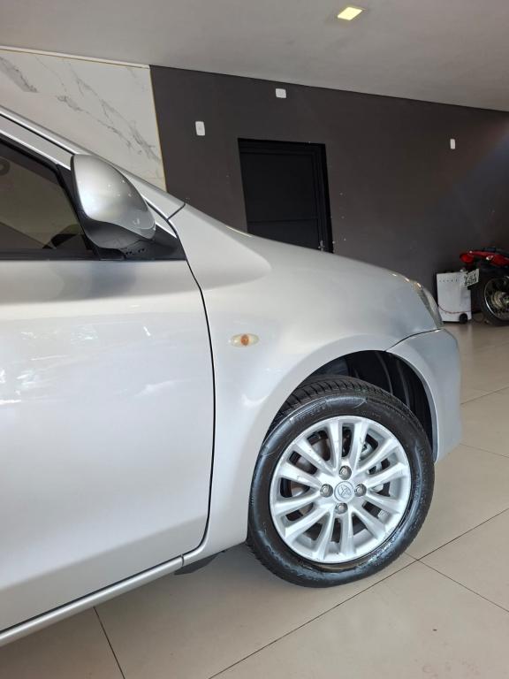 TOYOTA Etios Hatch - Foto