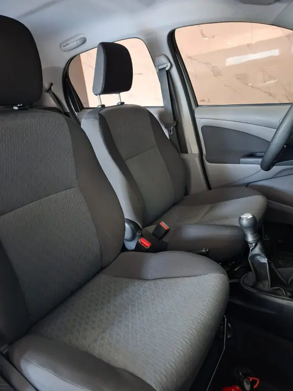 TOYOTA Etios Hatch - Foto