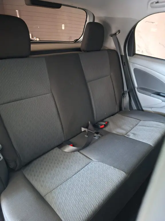 TOYOTA Etios Hatch - Foto