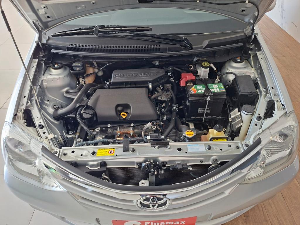 TOYOTA Etios Hatch - Foto