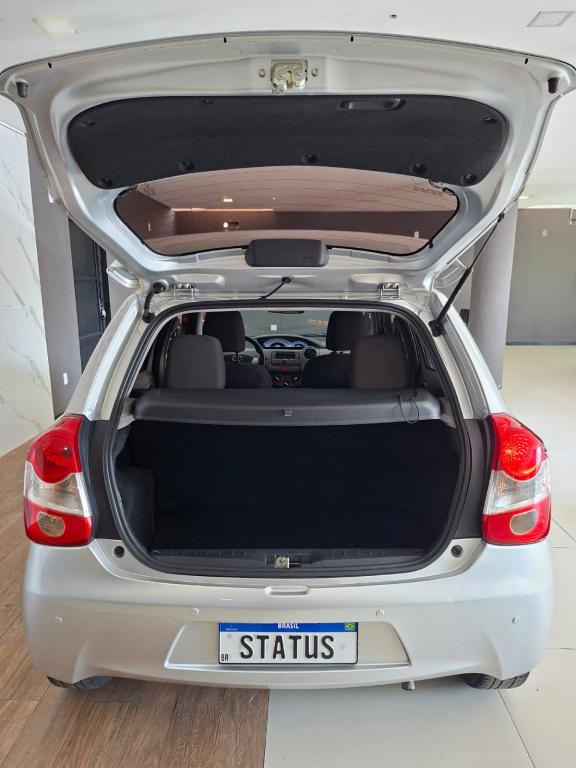 TOYOTA Etios Hatch - Foto