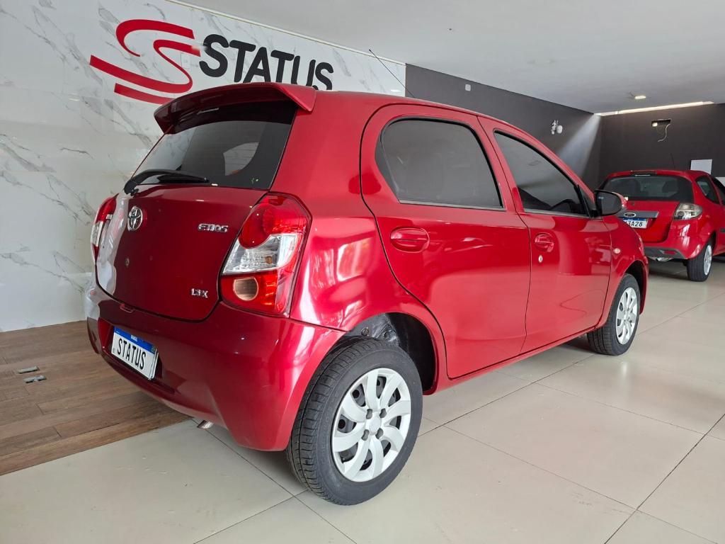 TOYOTA Etios Hatch - Foto