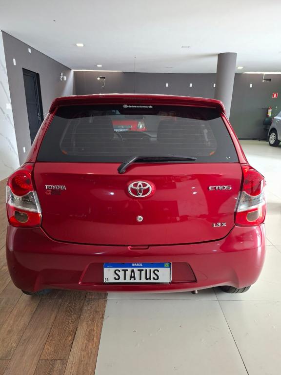 TOYOTA Etios Hatch - Foto