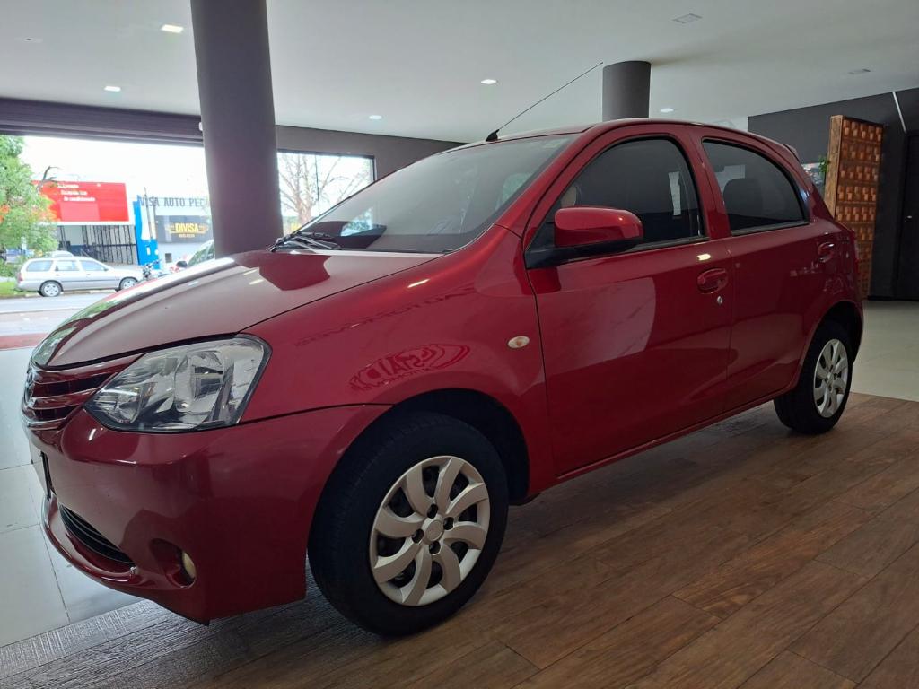 TOYOTA Etios Hatch - Foto