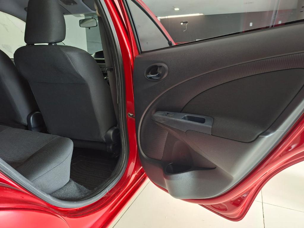 TOYOTA Etios Hatch - Foto