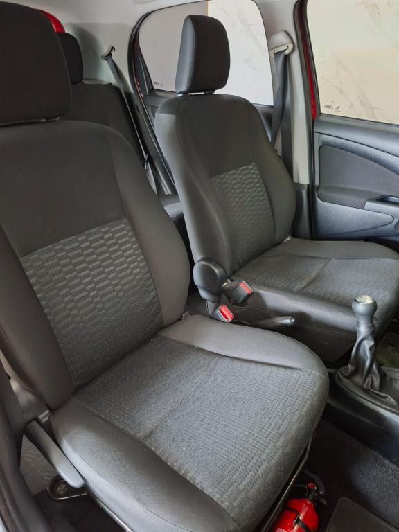 TOYOTA Etios Hatch - Foto