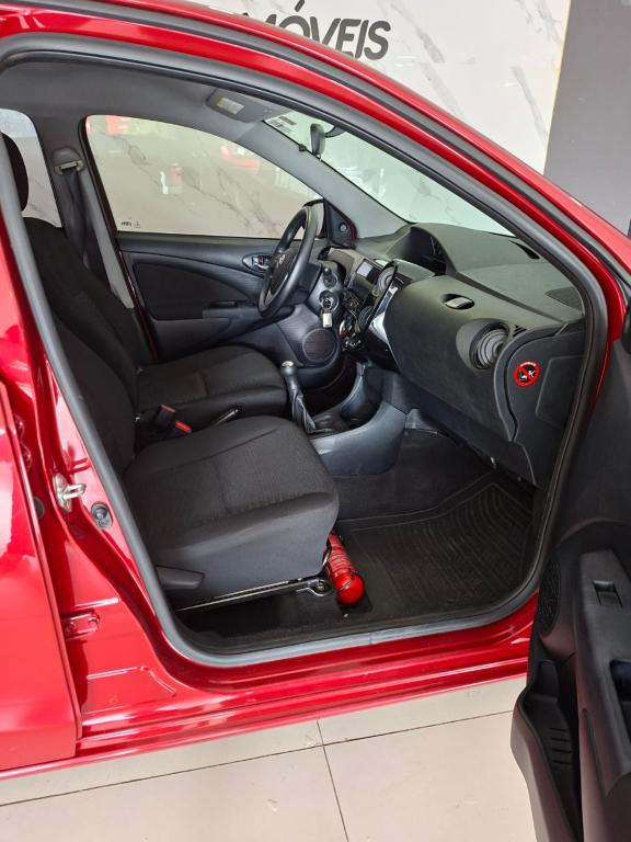 TOYOTA Etios Hatch - Foto