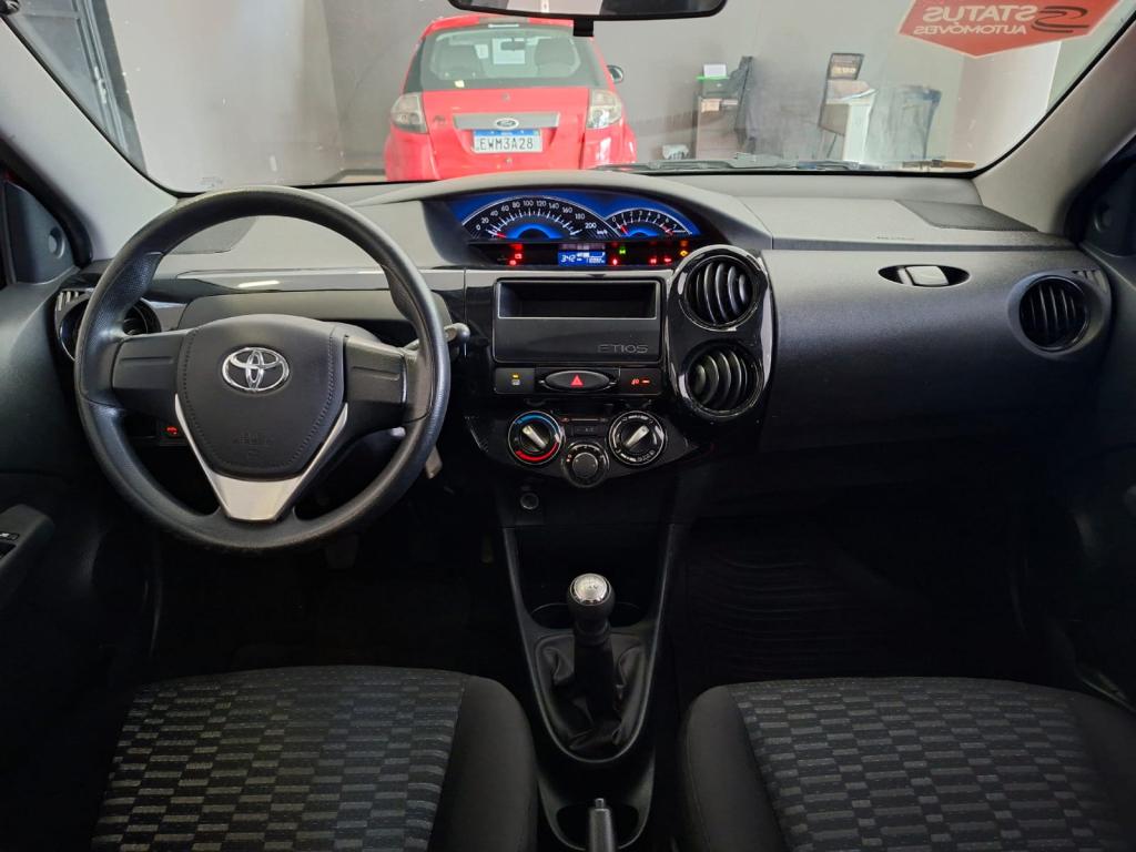 TOYOTA Etios Hatch - Foto