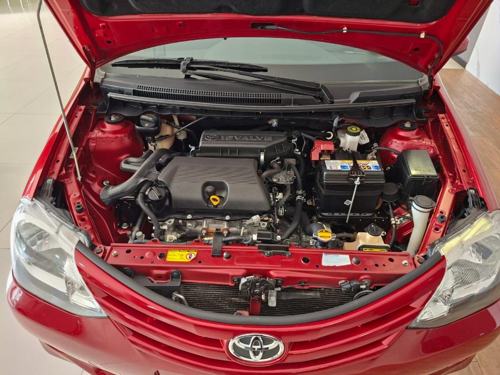 TOYOTA Etios Hatch - Foto
