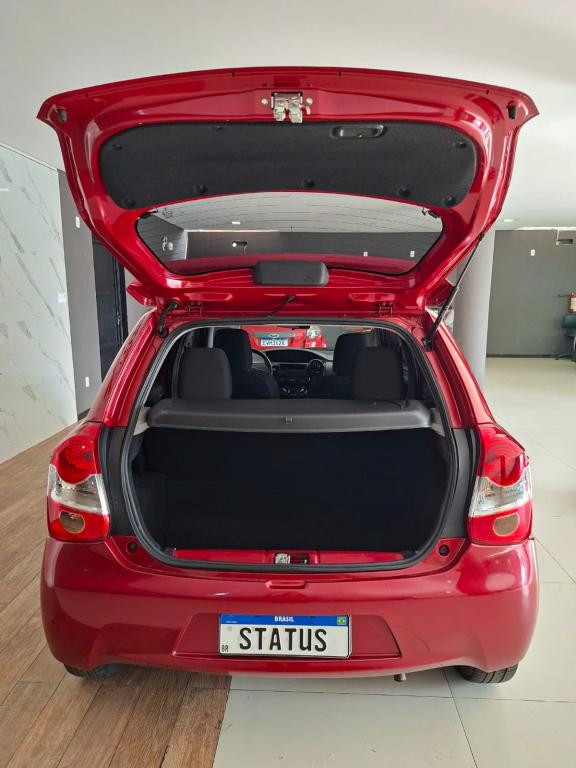 TOYOTA Etios Hatch - Foto