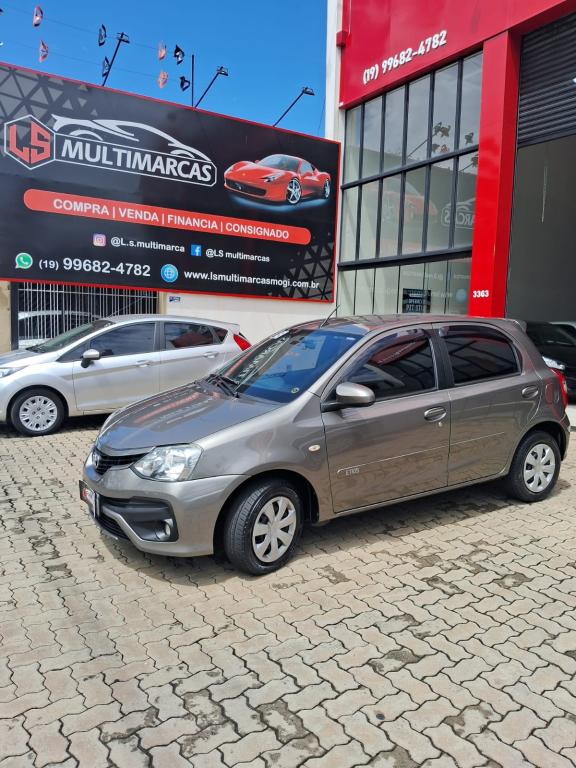 TOYOTA Etios Hatch - Foto