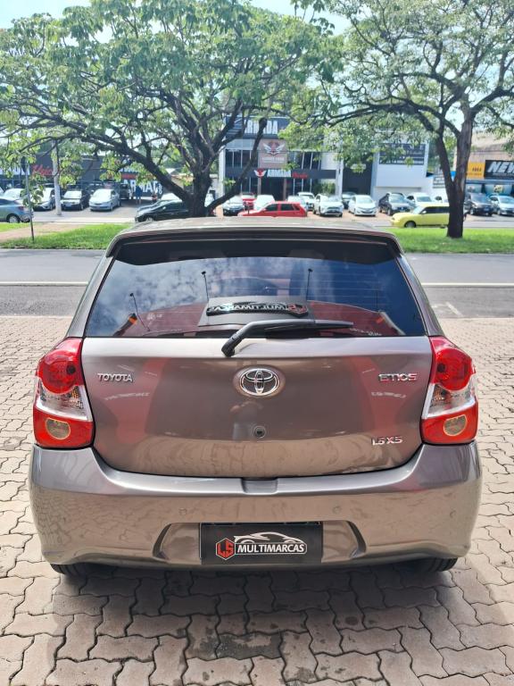 TOYOTA Etios Hatch - Foto