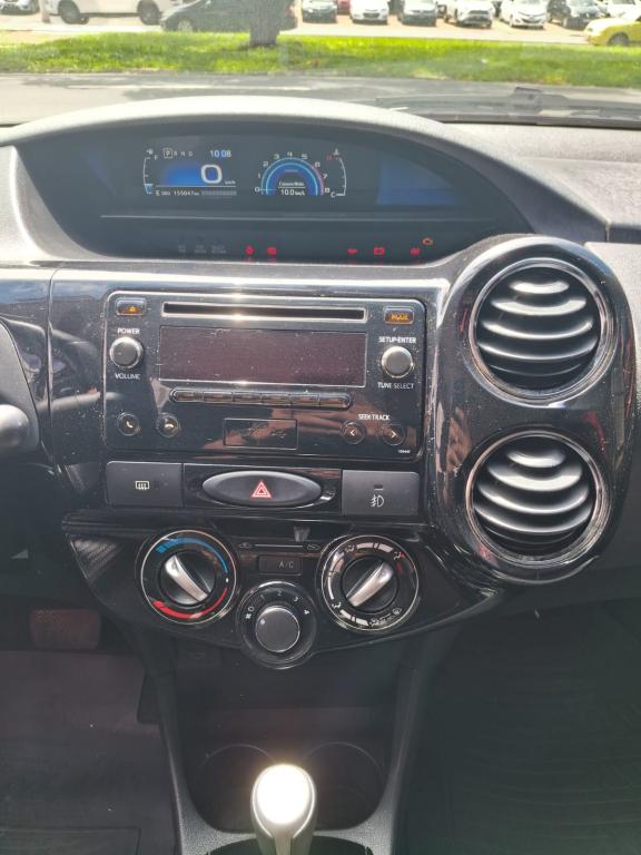 TOYOTA Etios Hatch - Foto