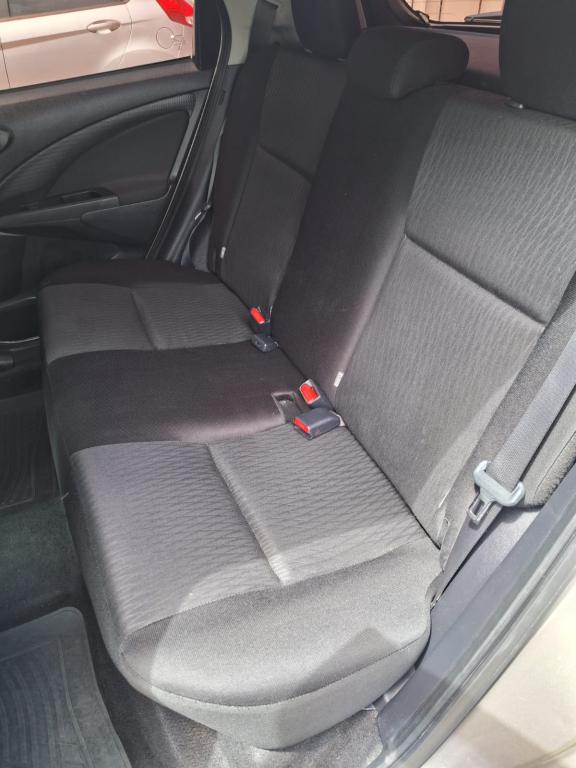 TOYOTA Etios Hatch - Foto