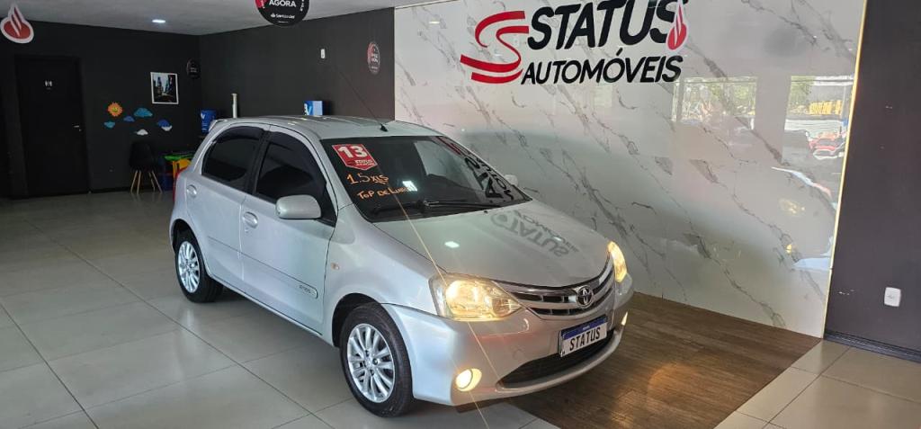 TOYOTA Etios Hatch - Foto