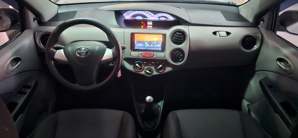 TOYOTA Etios Hatch - Foto