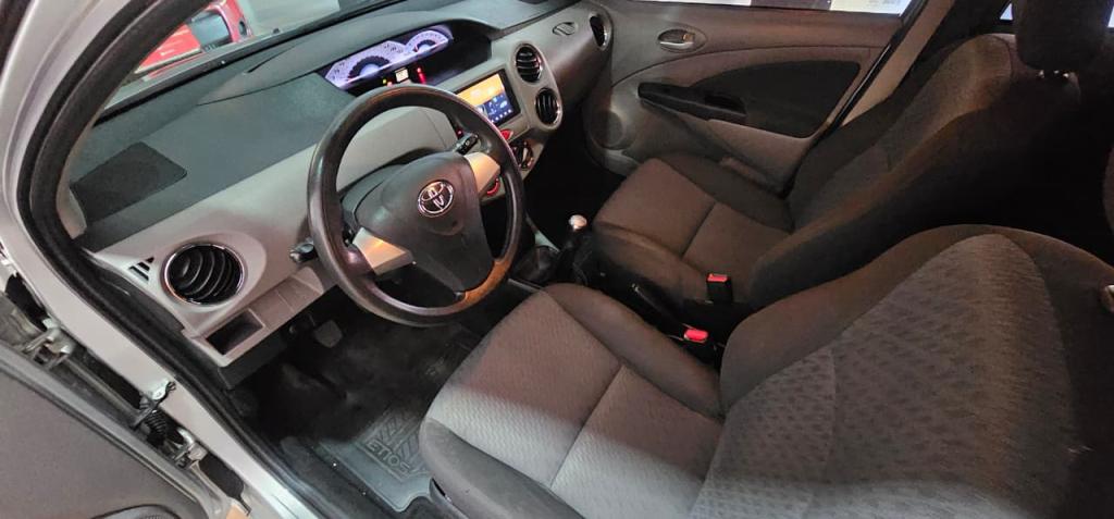 TOYOTA Etios Hatch - Foto