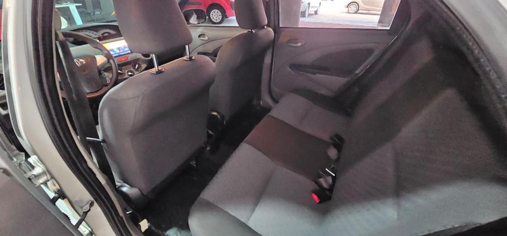 TOYOTA Etios Hatch - Foto