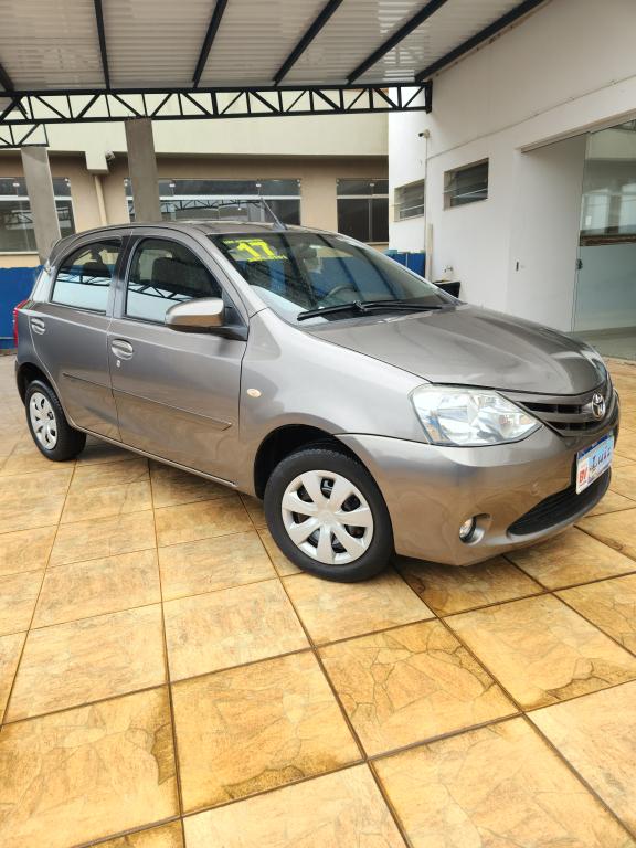 TOYOTA Etios Hatch - Foto