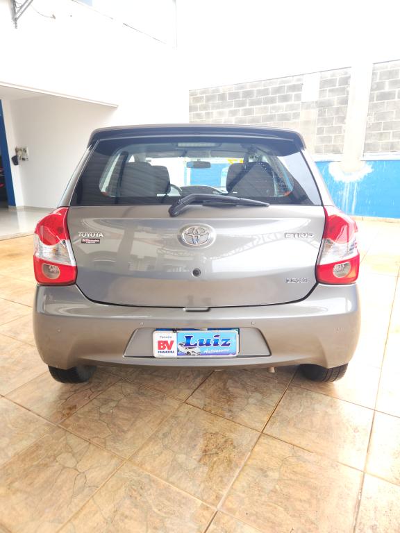 TOYOTA Etios Hatch - Foto