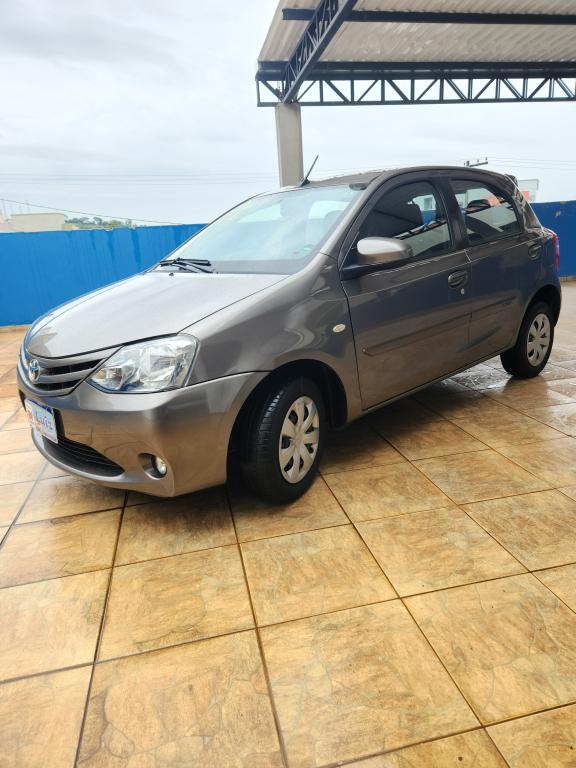 TOYOTA Etios Hatch - Foto