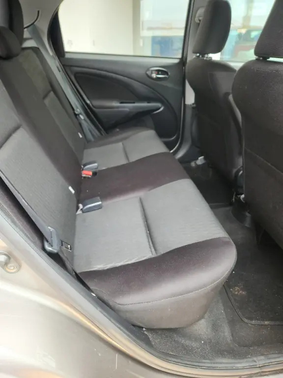 TOYOTA Etios Hatch - Foto