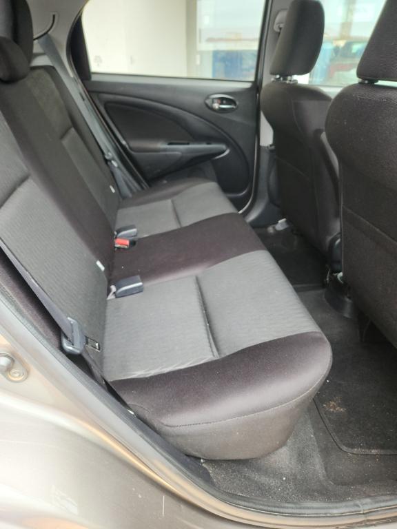 TOYOTA Etios Hatch - Foto
