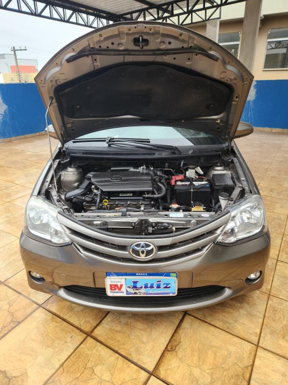 TOYOTA Etios Hatch - Foto