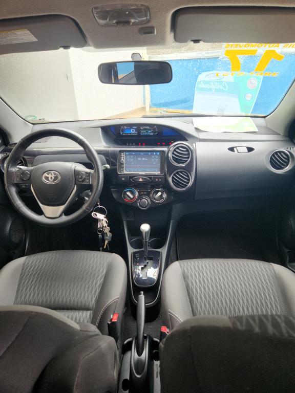 TOYOTA Etios Hatch - Foto