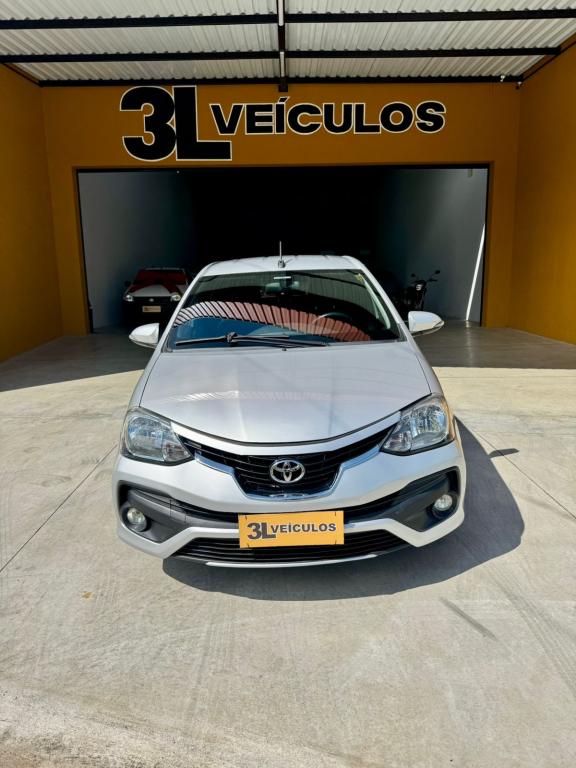 TOYOTA Etios Hatch - Foto