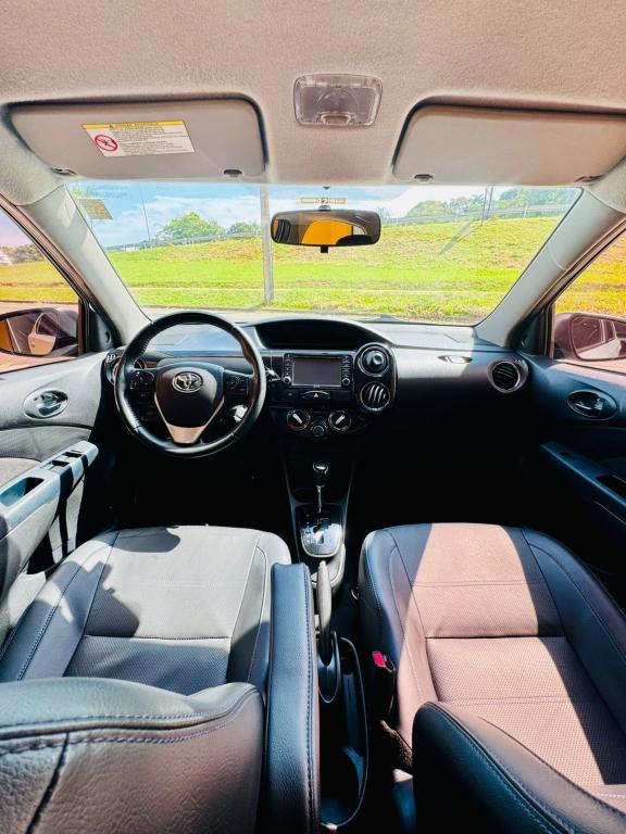 TOYOTA Etios Hatch - Foto