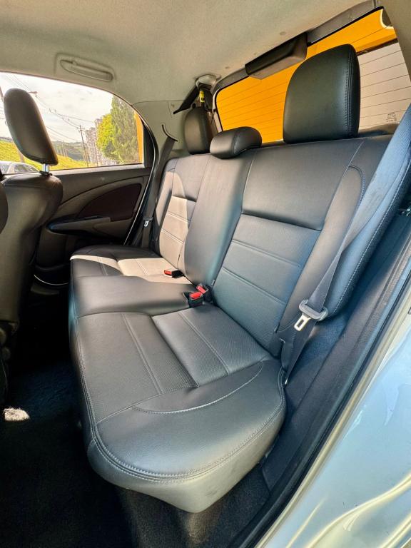 TOYOTA Etios Hatch - Foto