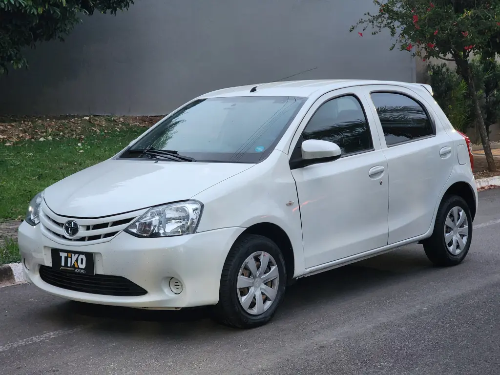 TOYOTA Etios Hatch