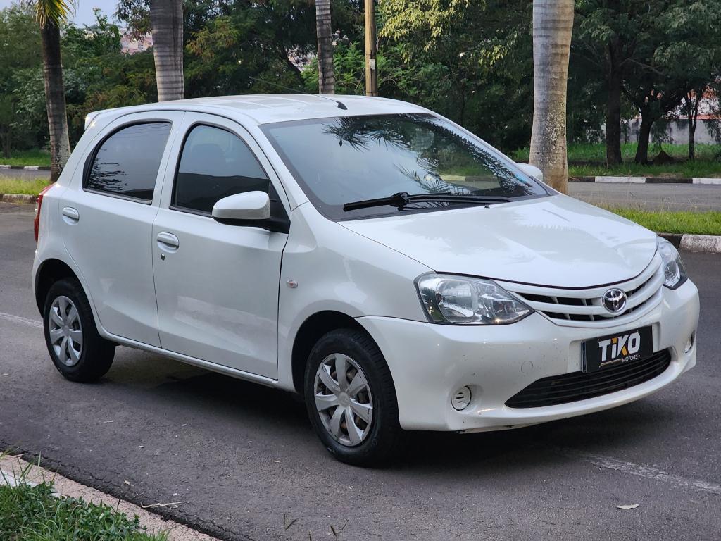 TOYOTA Etios Hatch - Foto