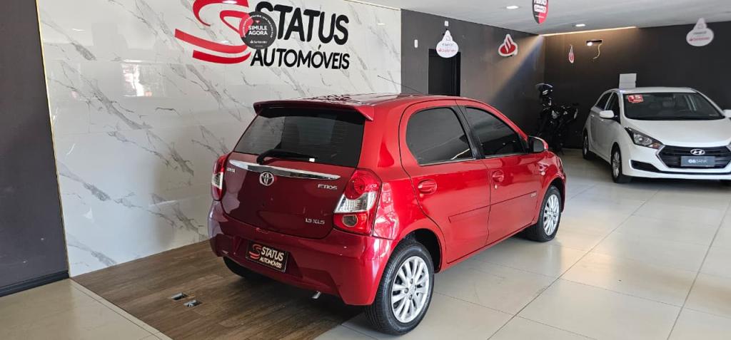 TOYOTA Etios Hatch - Foto