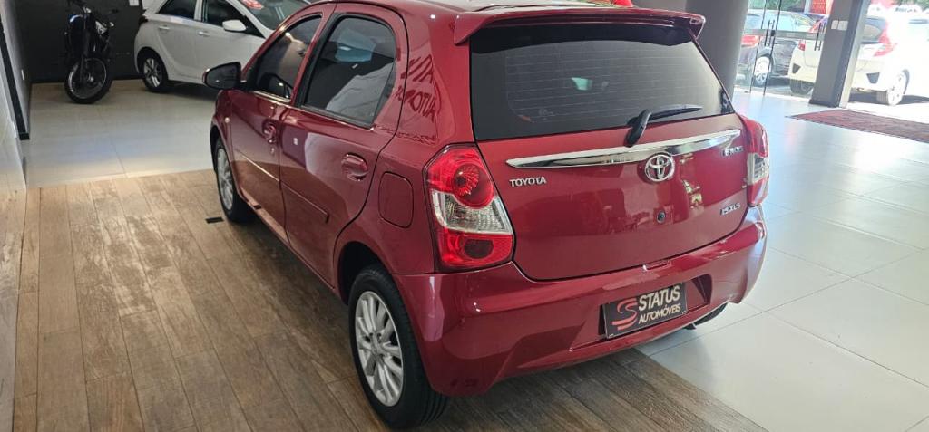 TOYOTA Etios Hatch - Foto