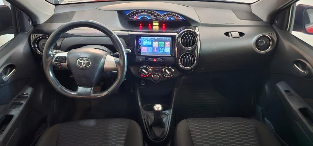 TOYOTA Etios Hatch - Foto