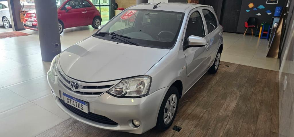 TOYOTA Etios Hatch - Foto
