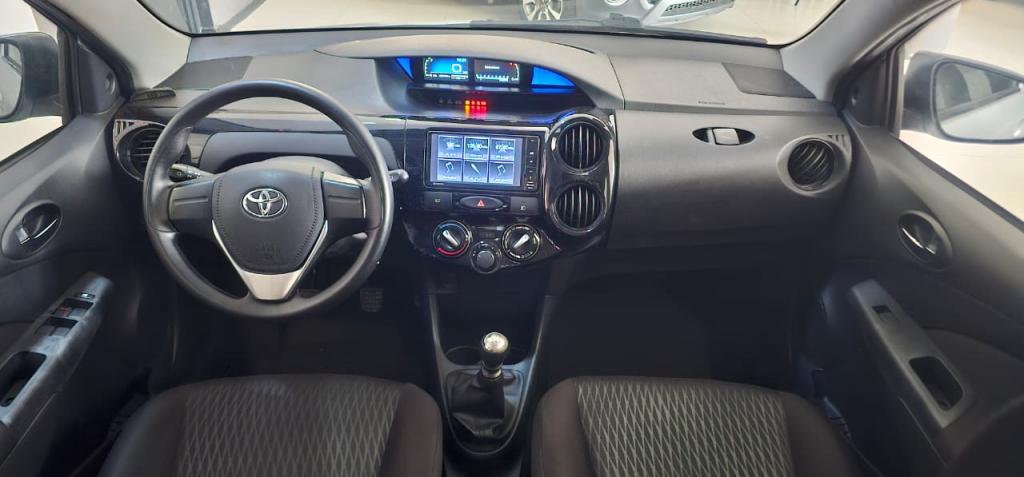 TOYOTA Etios Hatch - Foto