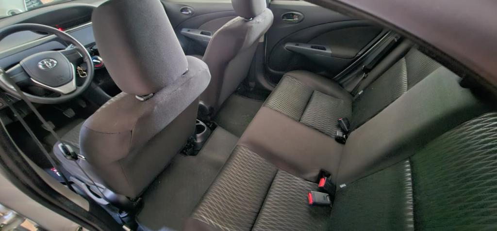 TOYOTA Etios Hatch - Foto