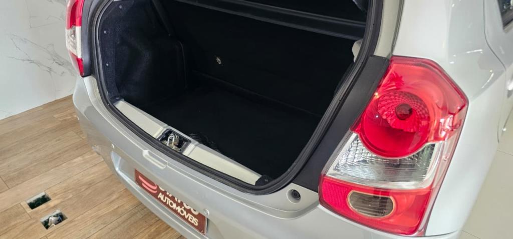 TOYOTA Etios Hatch - Foto