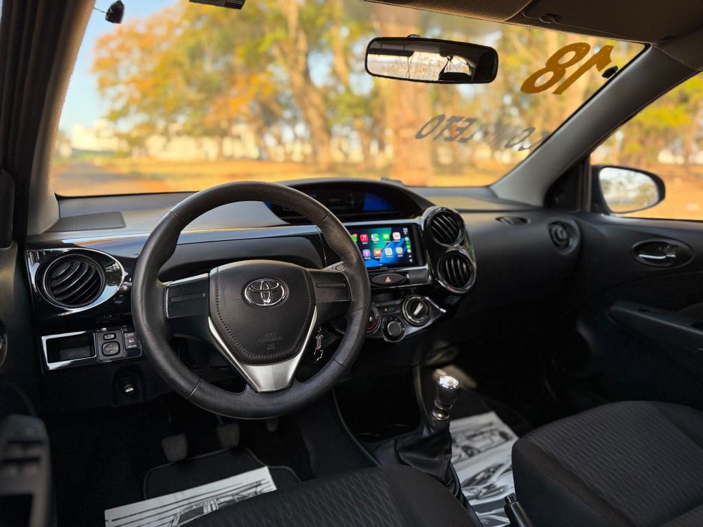 TOYOTA Etios Hatch - Foto