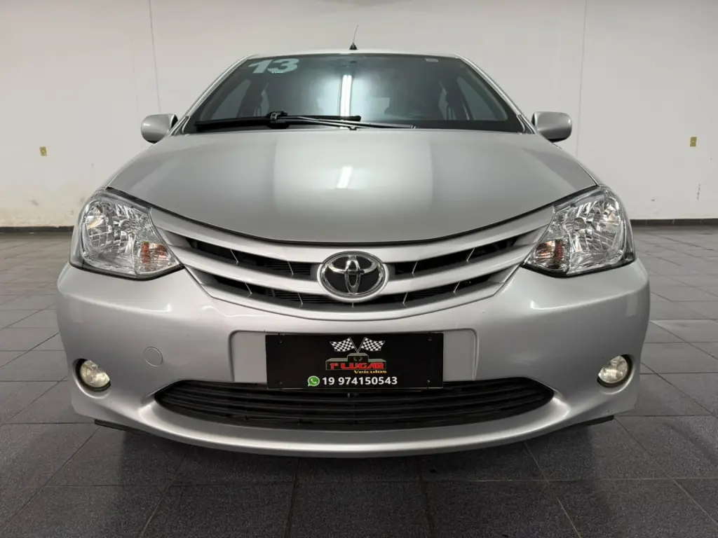 TOYOTA Etios Hatch - Foto