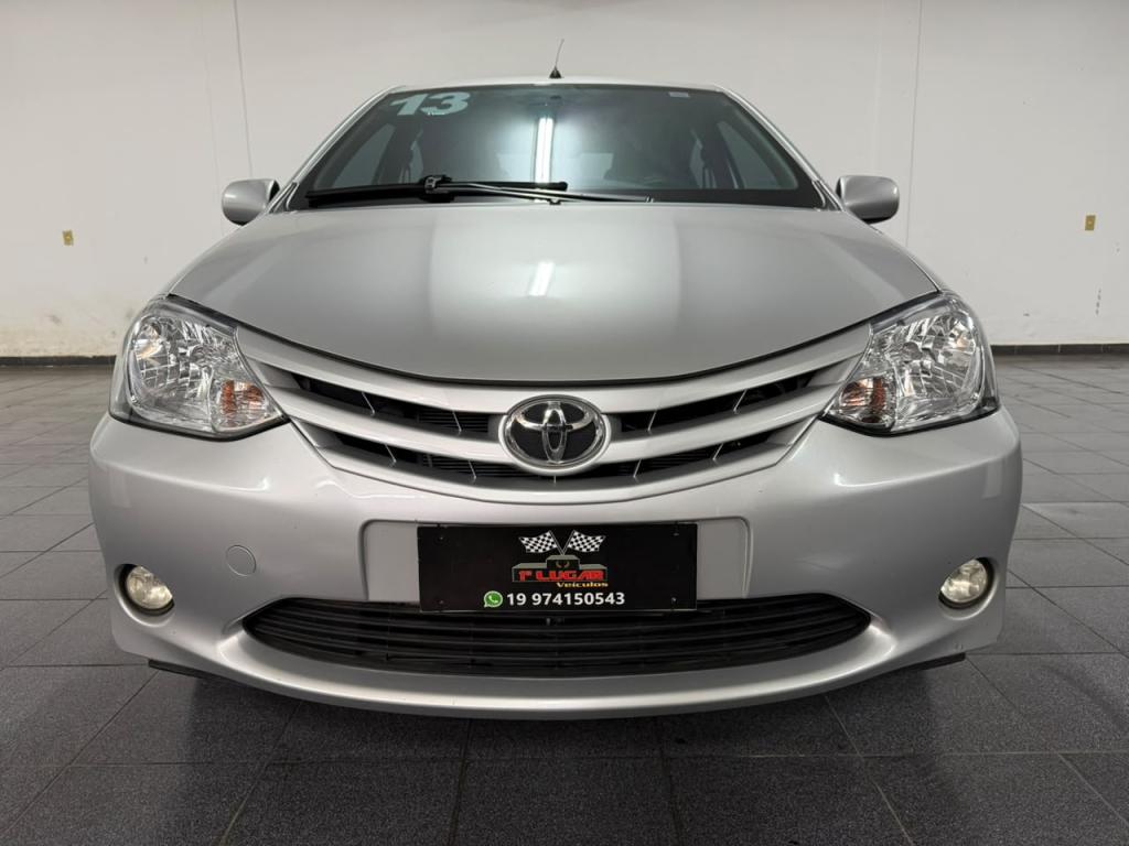 TOYOTA Etios Hatch - Foto