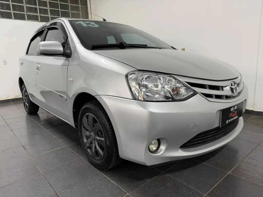 TOYOTA Etios Hatch - Foto
