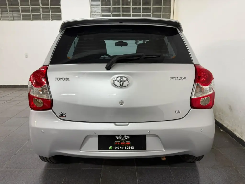 TOYOTA Etios Hatch - Foto