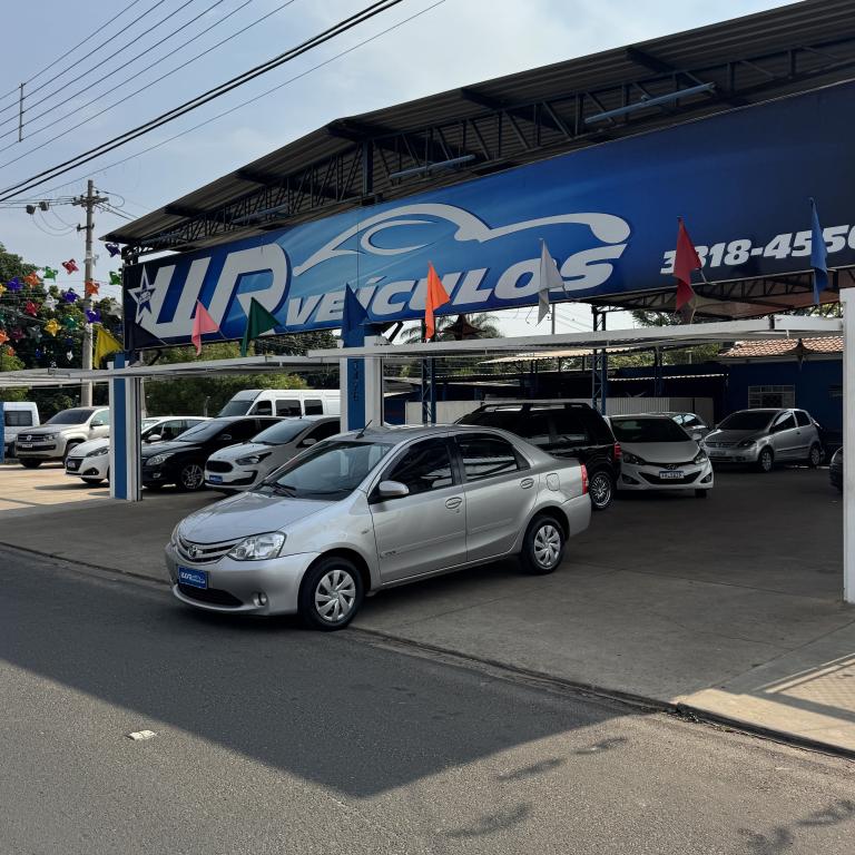 TOYOTA Etios Sedan - Foto