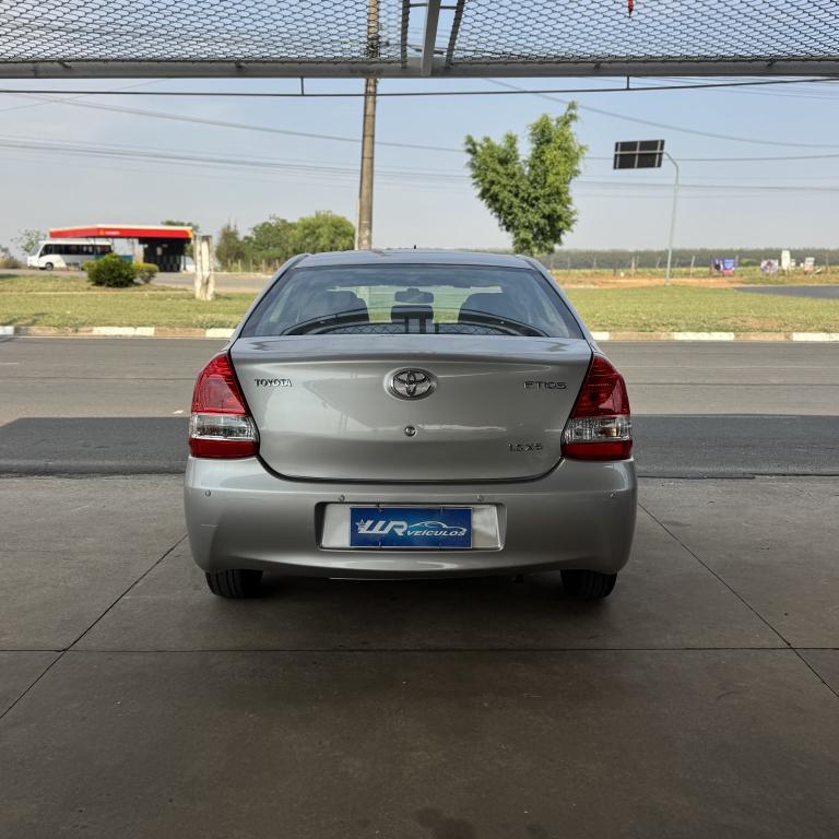 TOYOTA Etios Sedan - Foto