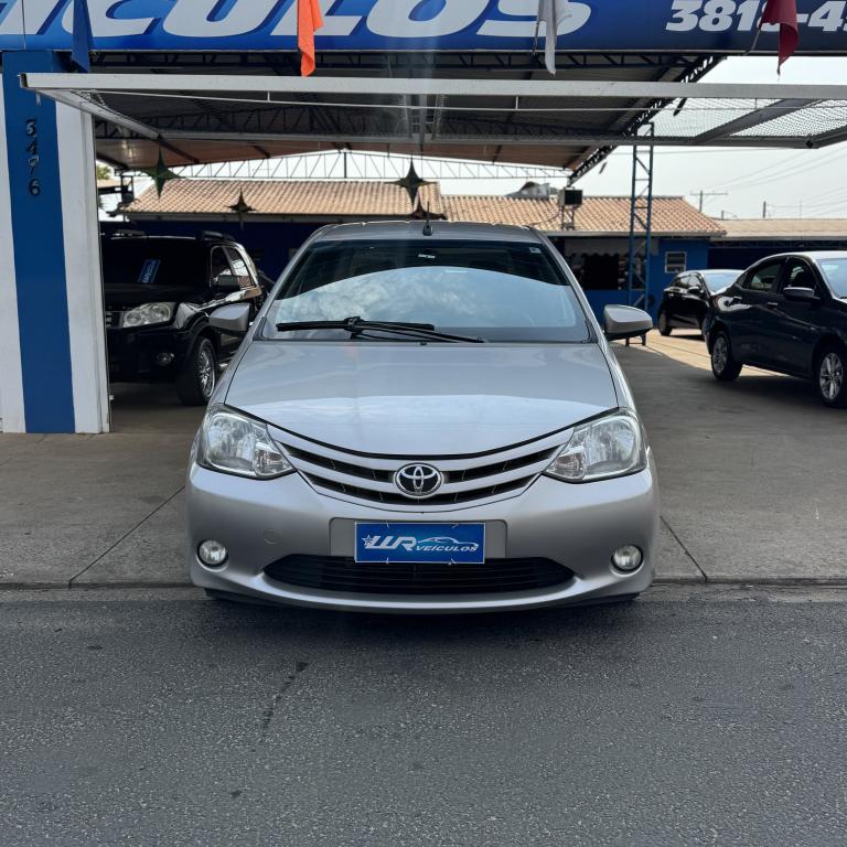 TOYOTA Etios Sedan - Foto