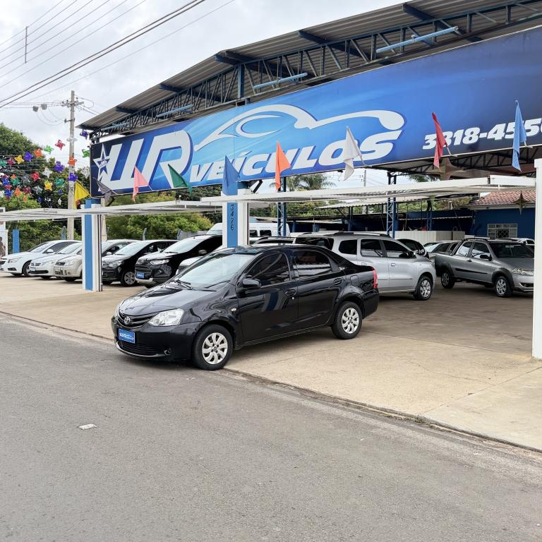 TOYOTA Etios Sedan - Foto